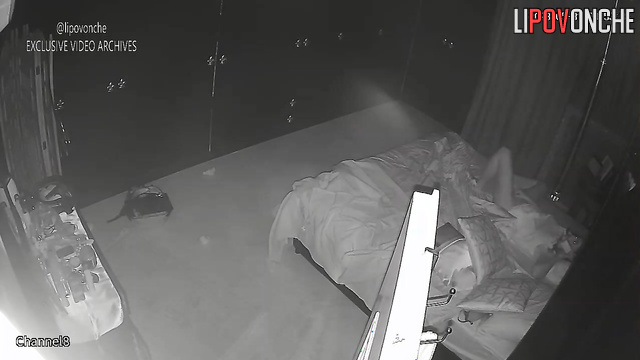This babe loves late-night phone sex (masturbation tape)