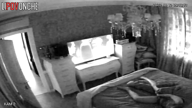 Lonely lady decided to spend the evening masturbating