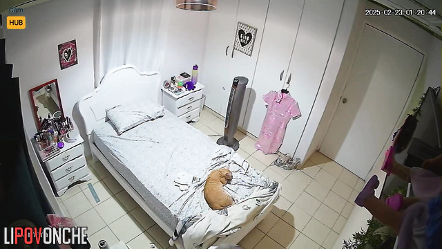 Pussy of this slim and young girl pulses from orgasm (intense pussy play)