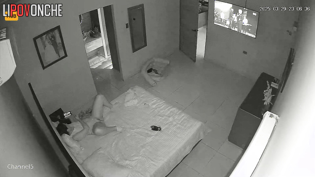 Young Colombian girl plays with her wet pussy while watching tv and phone