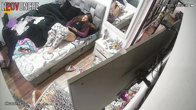 Single and pretty lady masturbating on hardcore porn