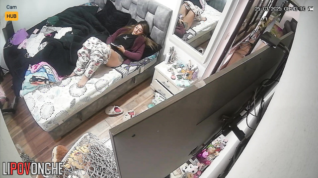 Single and pretty lady masturbating on hardcore porn