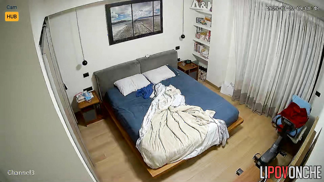 This girl is ready to show you her boobs [bedroom video]