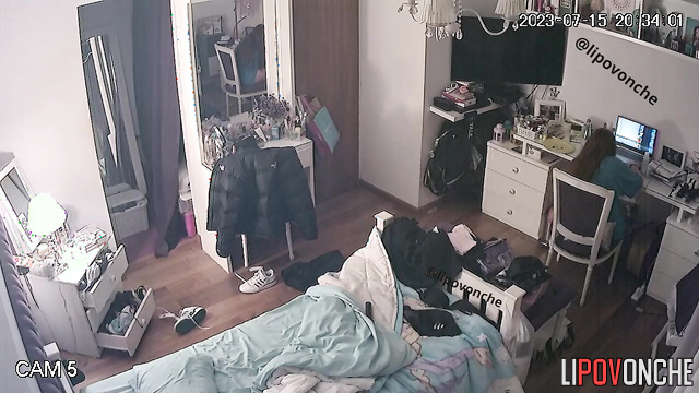 Boyfriend didn't tell her and installed a camera in her room