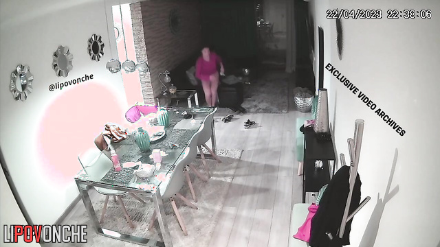 He gave her only 5 minutes to get dressed - solo video