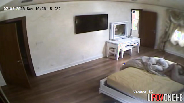 She asked him to try to have an orgasm (hidden cam)