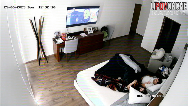 Our tender touches under the blanket are so seductive [bedroom cam]