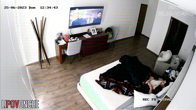 Our tender touches under the blanket are so seductive [bedroom cam]