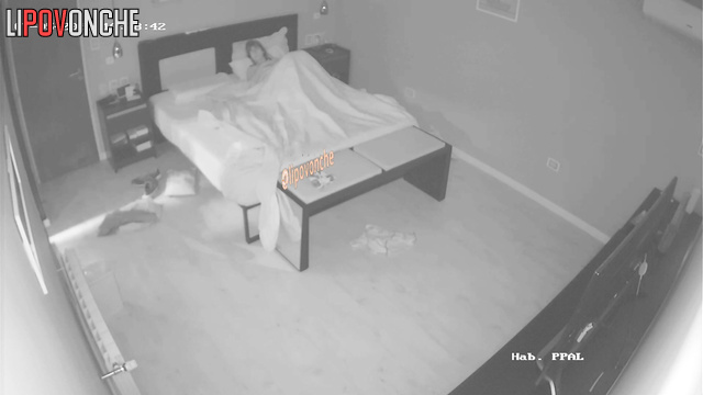 She made her boyfriend lay on the floor - strict relationships