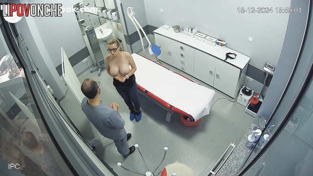 She wants to enlarge her boobs (clinic consultation)