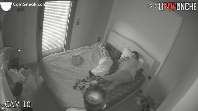 He loves to fuck her big, sweaty ass / hidden home video