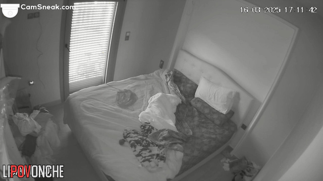 He loves to fuck her big, sweaty ass / hidden home video