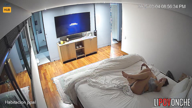 Boyfriend made her cunni after she was completely satisfied, bedroom video