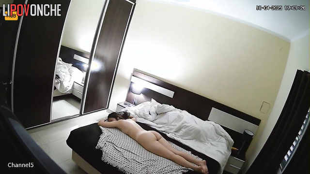 Her naked lover made her nice back massage before sex