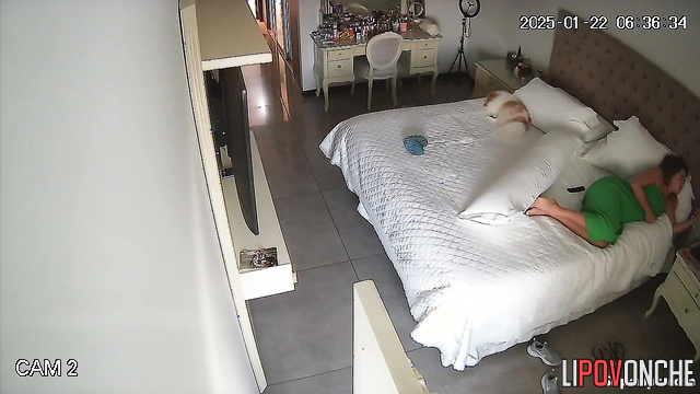 The lonely hottie pulled out her best vibrator and had a morning orgasm for herself