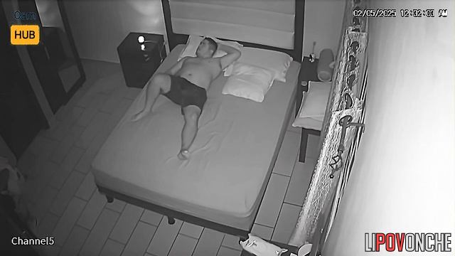 These people met to sleep together, night hidden video