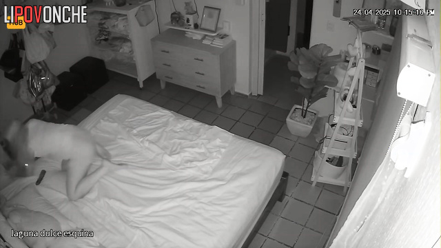 Lonely blonde decided to take pleasure into her own hands