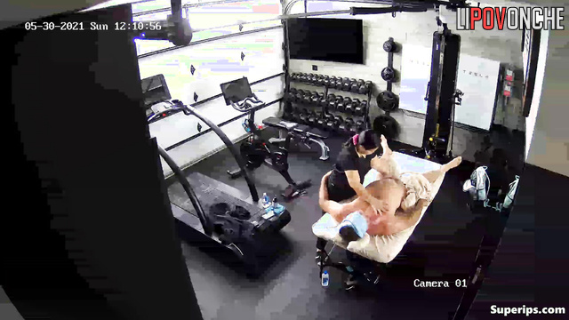 A chubby Thai masseuse gave a rich client a gorgeous blowjob right in the gym