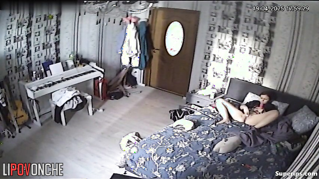 A young teenage girl gave herself a quick orgasm as a good vacation