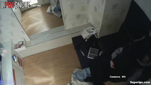 Instead of singing karaoke songs, a Korean girl sat on her boyfriend's cock