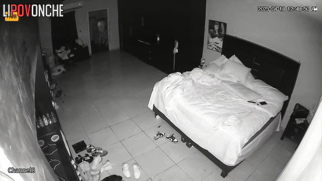 Tattooed guy fucked babe better than her boyfriend