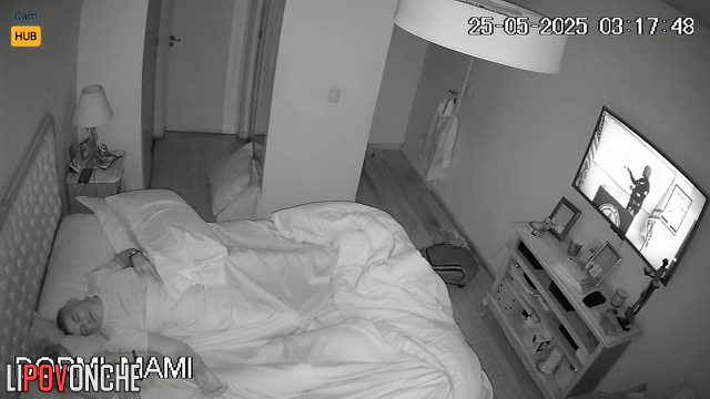 Sly wife woke up her sleeping husband by giving him a blowjob