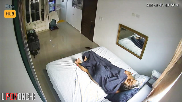 Mature couple fucks no worse than young ones: watch them cum hard