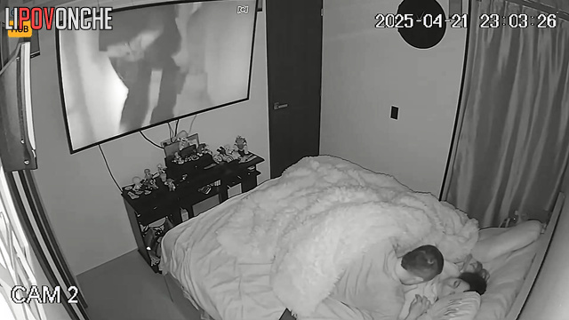 Dirty sex of Colombian couple under the blanket (you will like her moans)