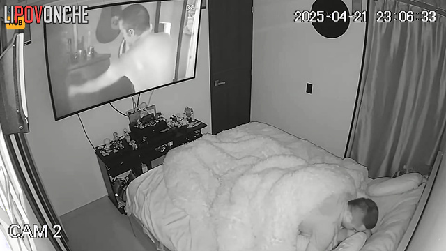 Dirty sex of Colombian couple under the blanket (you will like her moans)