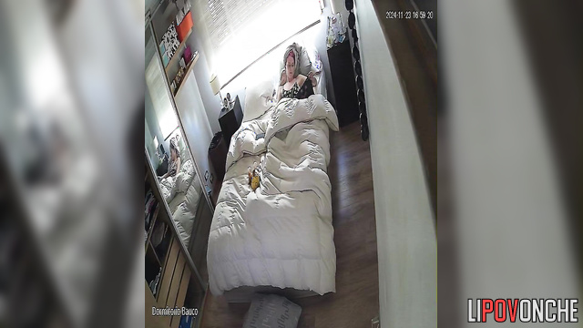 While no one is around redheaded cutie orgasms while watching porno