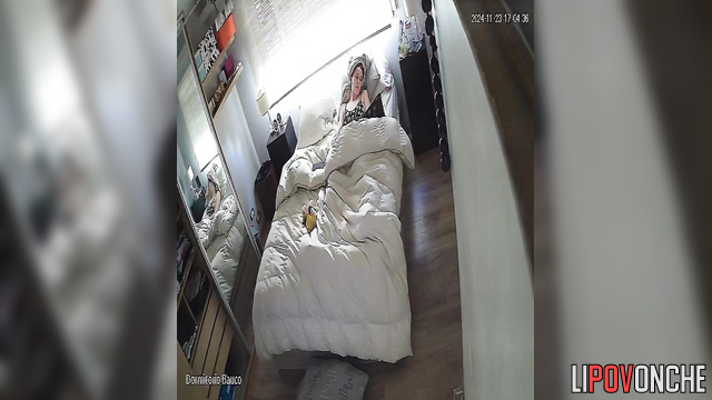 While no one is around redheaded cutie orgasms while watching porno