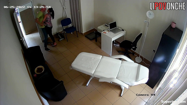 Colleagues is going to fuck right on the massage couch