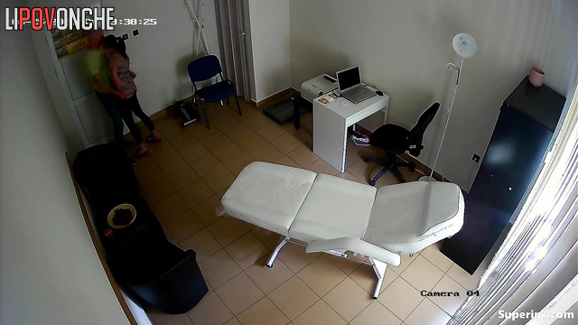 Colleagues is going to fuck right on the massage couch