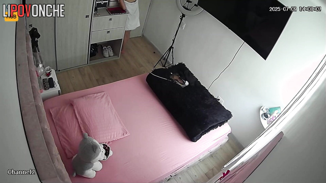 A Colombian teenage girl prefers to watch TikTok only when naked