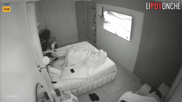 After playing a video game, the husband fucked his girlfriend
