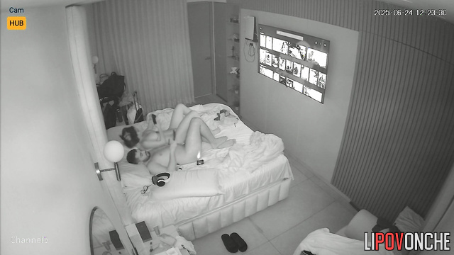 After playing a video game, the husband fucked his girlfriend