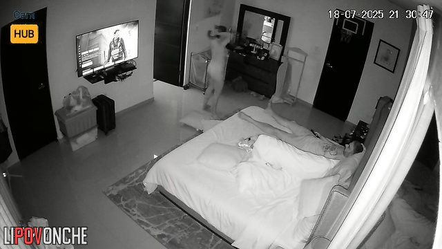 He started making her a massage while watching a TV series