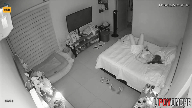 He loves when she cumes on his tongue, bedroom video
