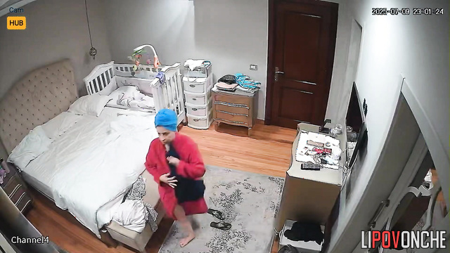 Chubby woman cutting her nails naked now, home video