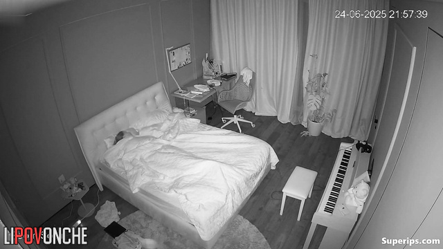 Before going to bed, a seductive teenage girl brings herself to orgasm