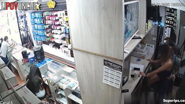 Seductive saleswoman has sex with security guard in CCTV room