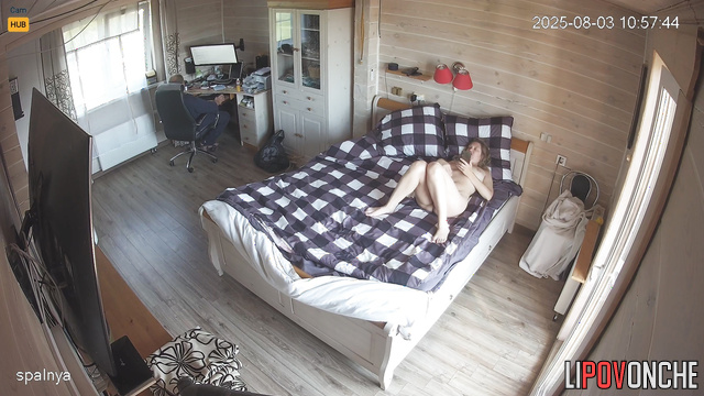 Naked lady chilling on the bed alone (but she wanna fuck)