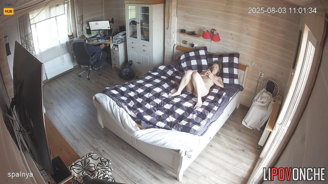 Naked lady chilling on the bed alone (but she wanna fuck)