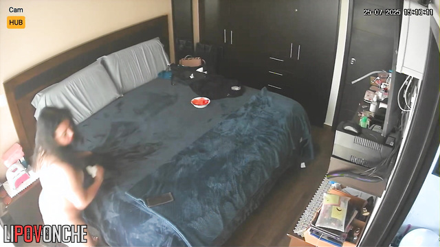 Chubby brunette playing with a small sex toy - look at her solo game