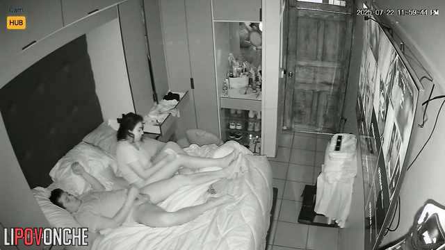 She fucking and watching TV at the same time, look