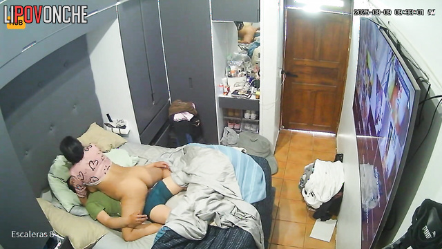 Mexican couple fucking, unaware of the home camera