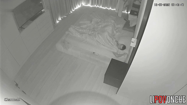 Girlfriend made him a surprise under the blanket, room