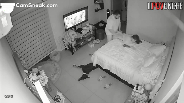 Husband gave his tired wife a pleasant, relaxing cunnilingus