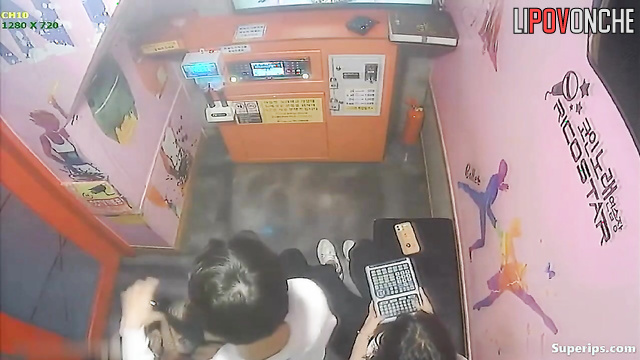 Boyfriend and girlfriend came to karaoke to do something bad