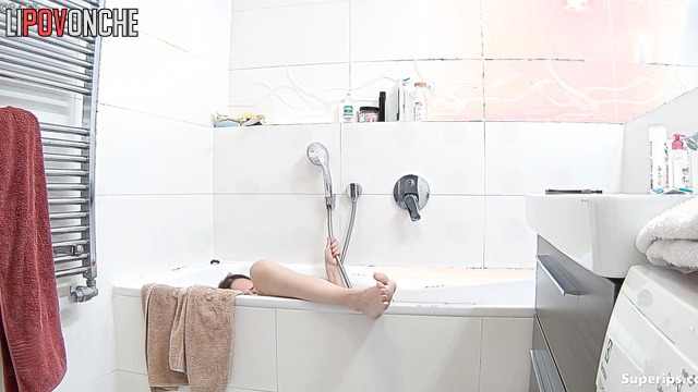 Young lady cumed twice with her fingers, bathroom video